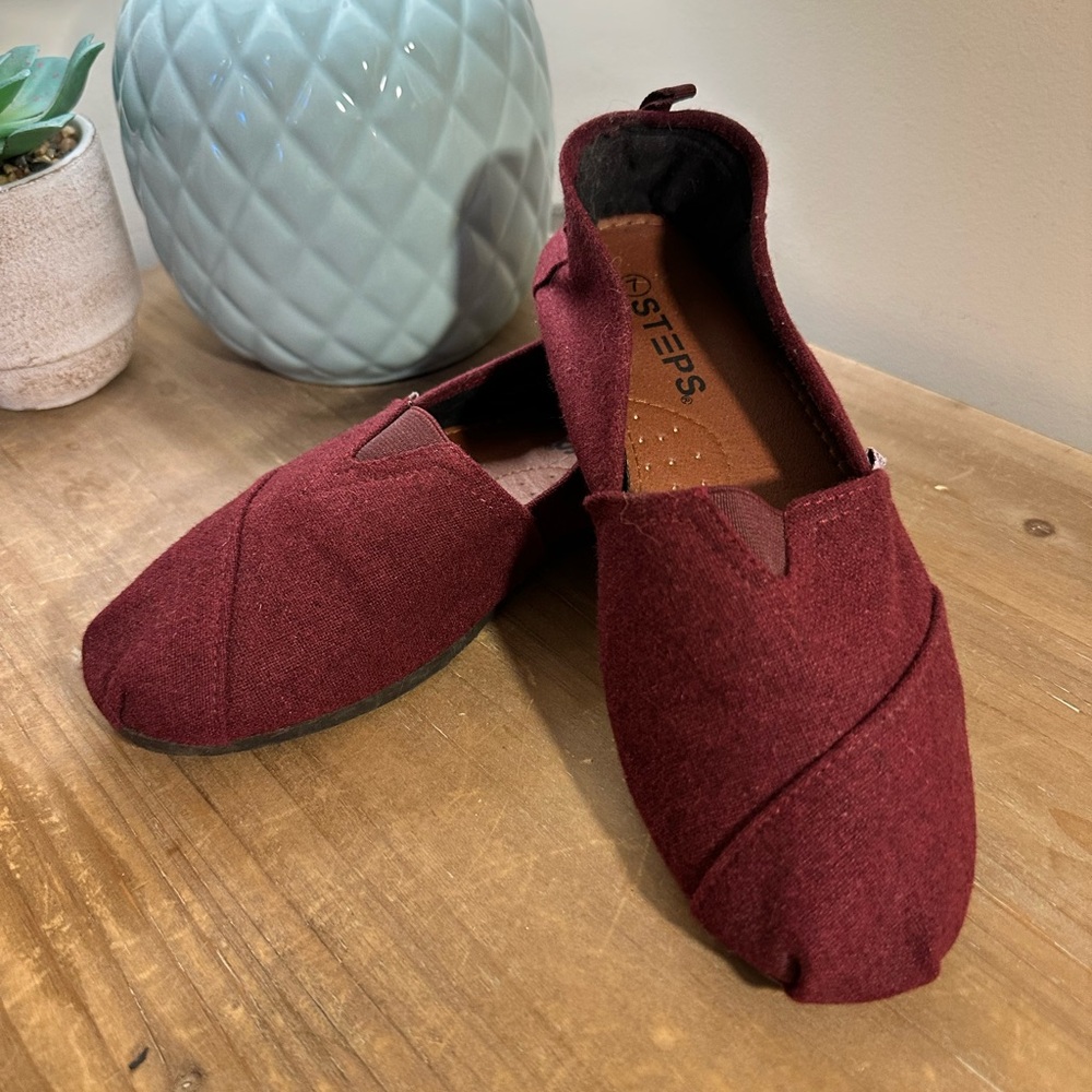 STEPS Size 7 Deep Red Casual Slip-On Shoes